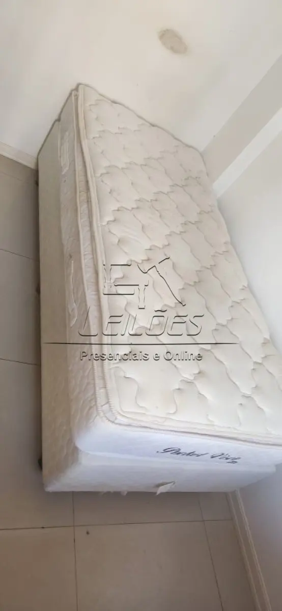 LOTE 004 - Cama box casal
