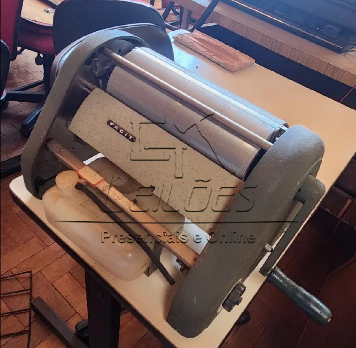 LOTE 088 - Mimeógrafo da marca Facit, antigo xerox manual