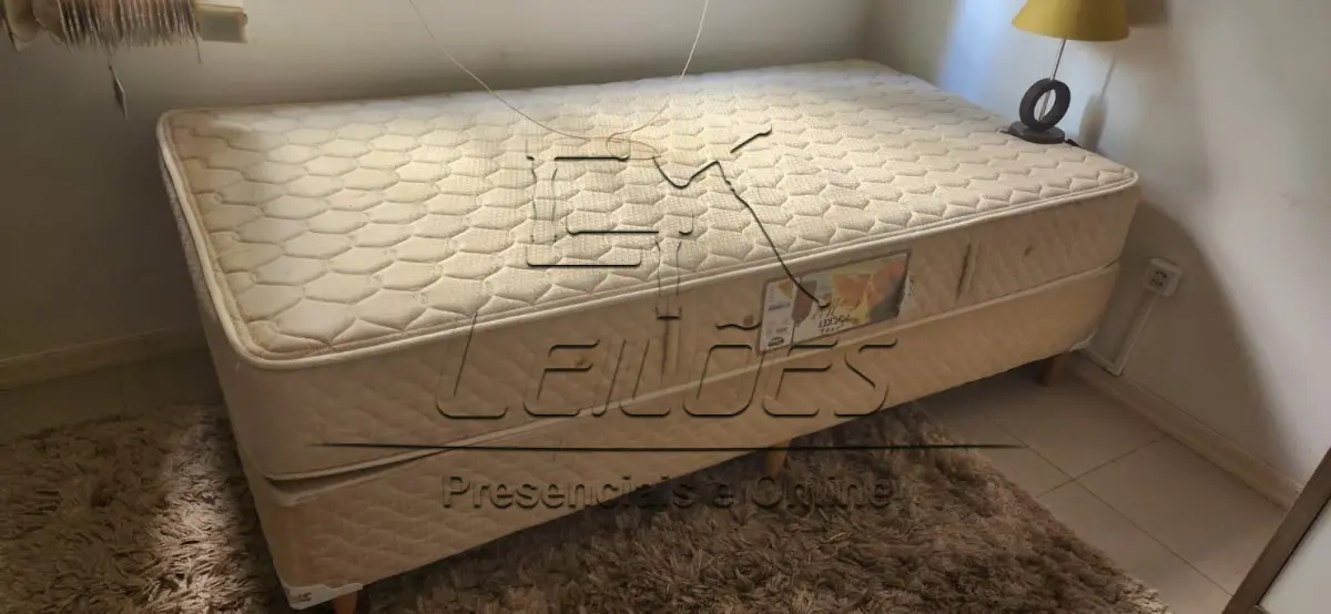 LOTE 004 - Cama box solteiro