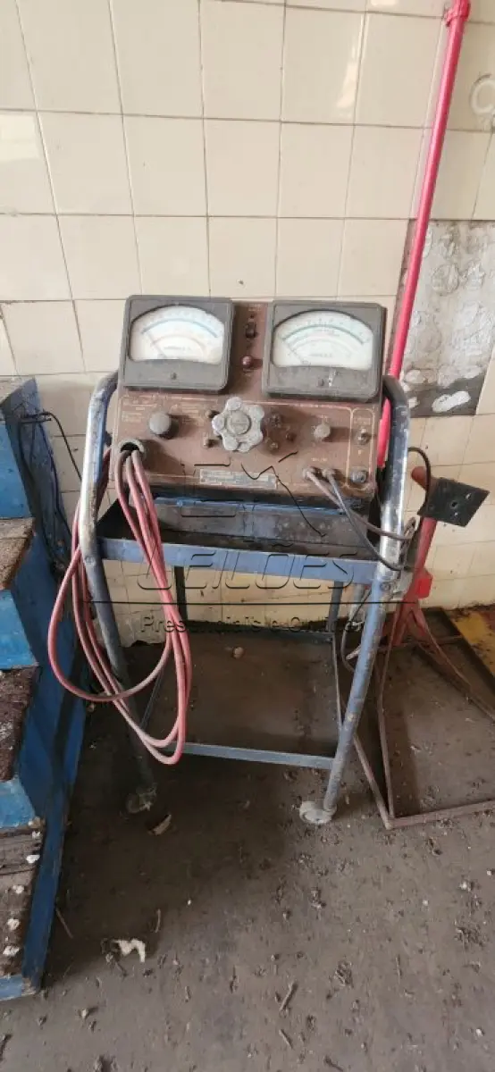LOTE 126 - Diversos equipamentos e ferramentas para oficina mecânica