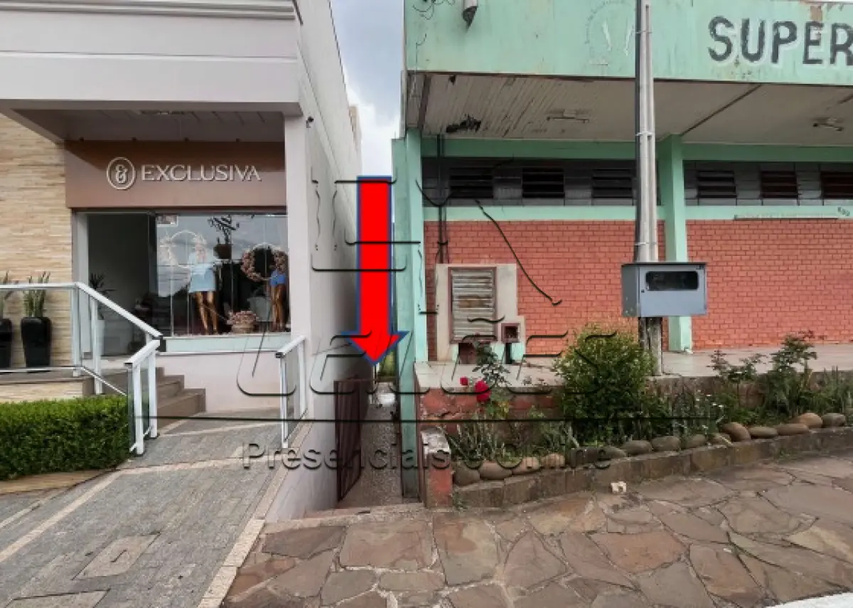 LOTE 001 - Sala 101 (para fins comerciais) localizada no pavimento térreo do Condomínio Comercial, com a área privativa de 102,29m², sito na Rua Pedro Azelin da Silva, 609, Centro, na cidade de Fontoura Xavier/RS. Matrícula nº 32.536 do Registro de Imóveis de Soledade/RS.