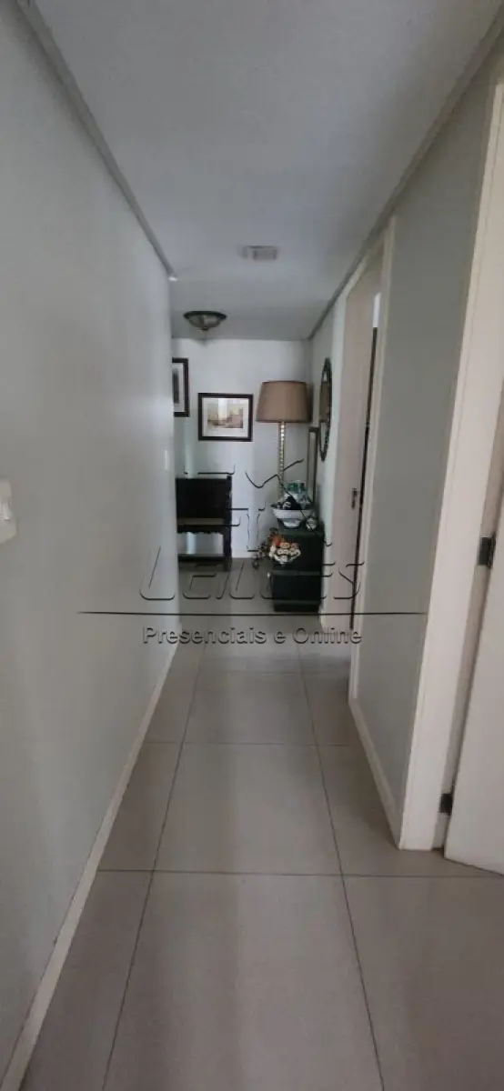 LOTE 000 - Lote exclusivo de todos os bens (lotes 001, 002 e 004) 1) Apartamento 301 com  a área privativa de 165,30m² e área global de 230,30m², situado no 3º pavimento do Edifício "Residencial Victória Garden", na Avenida Pátria, 269, Centro, Carazinho/RS. Matrícula 32038; b) Box 08 com a área privativa de 26,50m² e área global de 31,71m², localizado no 2º subsolo do Edifício "Residencial Victória Garden", na Avenida Pátria, 269, Centro, Carazinho/RS. Matrícula 32017; e, c) Lote de móveis que guarnecem o apartamento 301 do Edifício "Residencial Victória Garden". Observação: Este lote será disponibilizado a quem tiver interesse em arrematar todos em conjunto, a quem dar-se-á preferência na arrematação , desde que pague o melhor preço, conforme preconiza o artigo 893 do Código de Processo Civil.