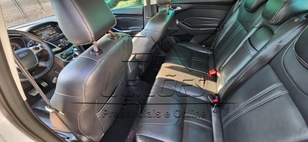 LOTE 001 - Automóvel I/FORD FOCUS TITANIUM AT 2.0 S, ano/modelo 2014, completo, em bom estado de conservação