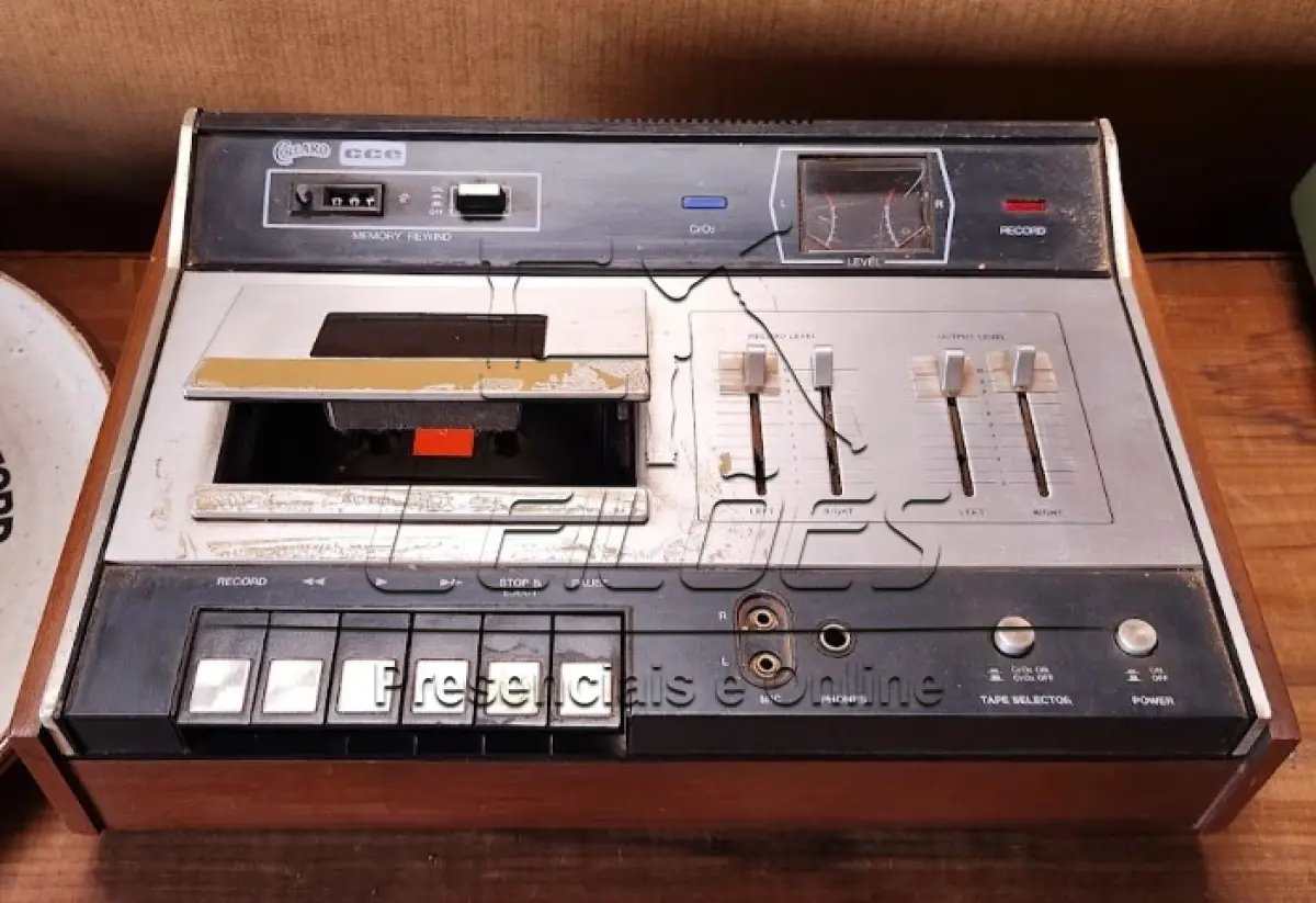 LOTE 086 - Gravador K7 Tape Deck da marca CCE