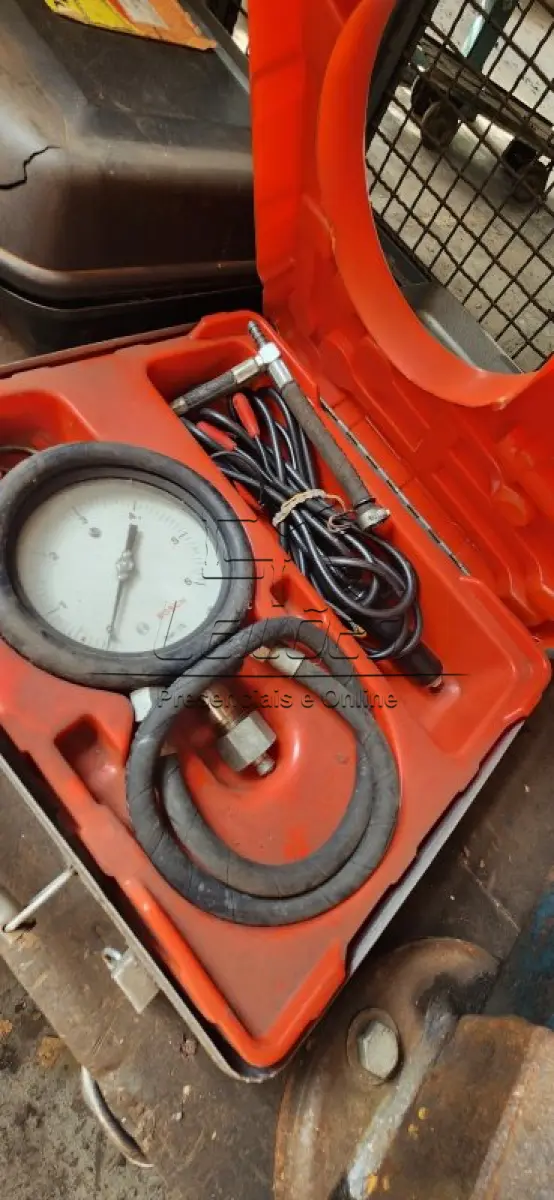 LOTE 126 - Diversos equipamentos e ferramentas para oficina mecânica