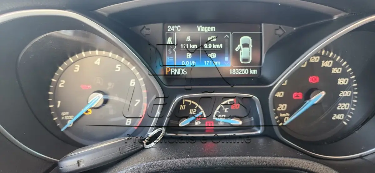 LOTE 001 - Automóvel I/FORD FOCUS TITANIUM AT 2.0 S, ano/modelo 2014, completo, em bom estado de conservação
