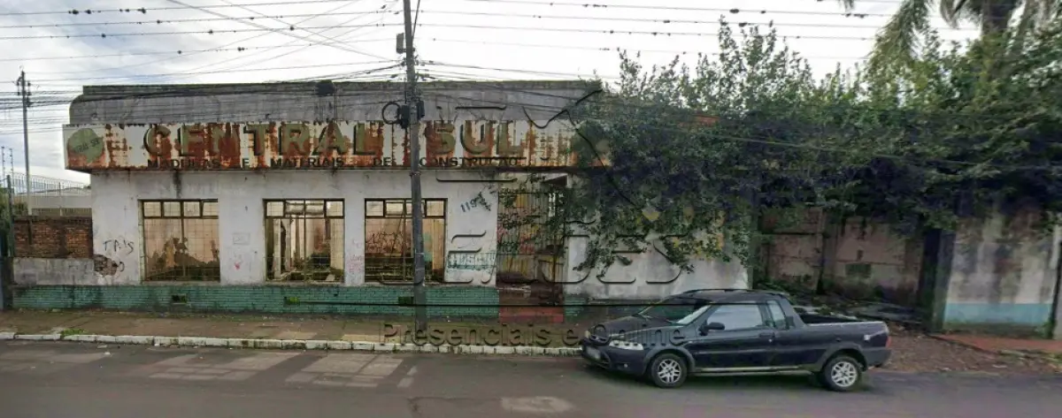 LOTE C-001 - Um terreno urbano com a área de 1.223,56m², medindo 26m de frente por 47,06m de frente a fundos, situado no lado ímpar da Rua Polidoro Albuquerque, nesta cidade de Carazinho/RS, lote 22 da quadra 37 no setor 01, com um prédio de alvenaria, medindo 225m² e mais uma garagem também de alvenaria com 33,30m². Matrícula 26.376 do Registro de Imóveis de Carazinho.