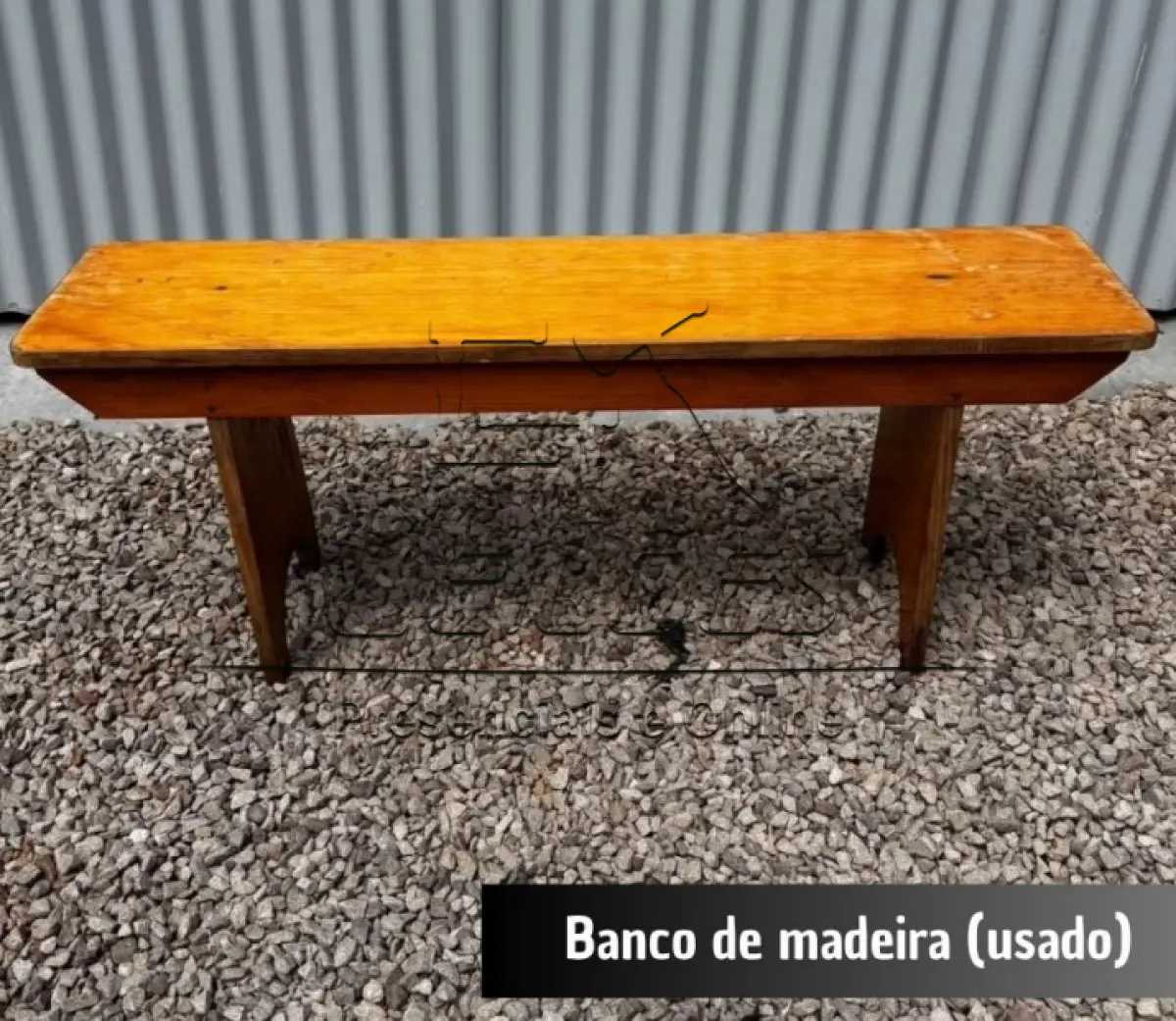 LOTE 046 - 01 banco de madeira