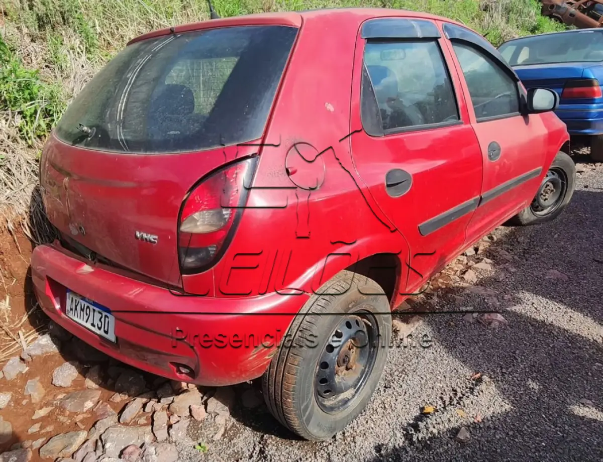 LOTE 004 - Automóvel GM CELTA 5 PORTAS, ano/modelo 2002/2003, cor vermelha