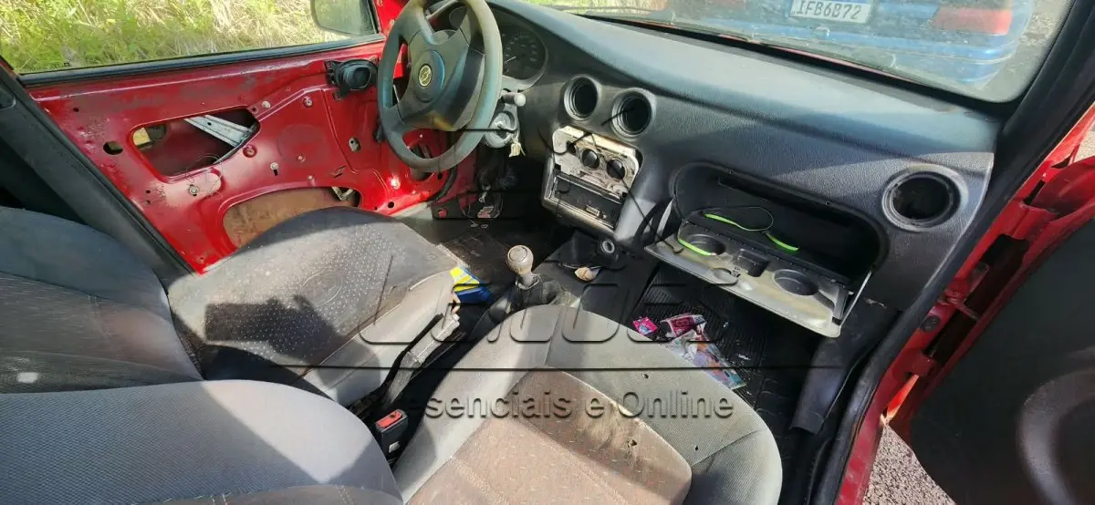 LOTE 004 - Automóvel GM CELTA 5 PORTAS, ano/modelo 2002/2003, cor vermelha