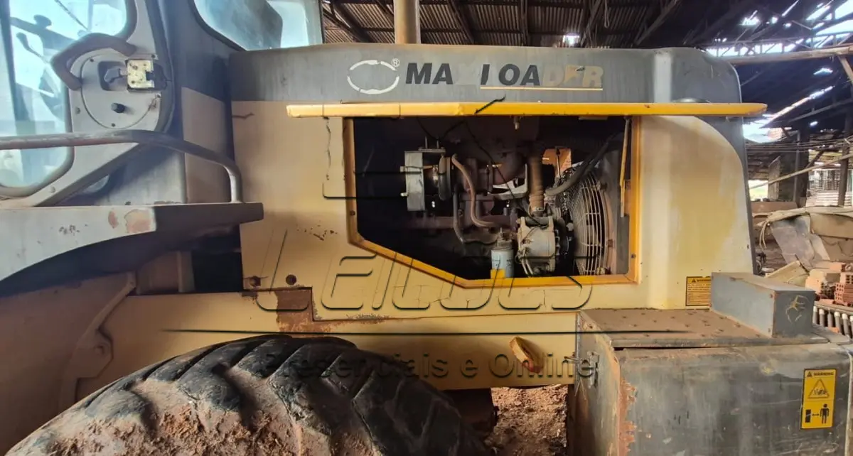LOTE 001 - Pá carregadeira da marca Maxloader, modelo XM935, ano 2011, cor amarela