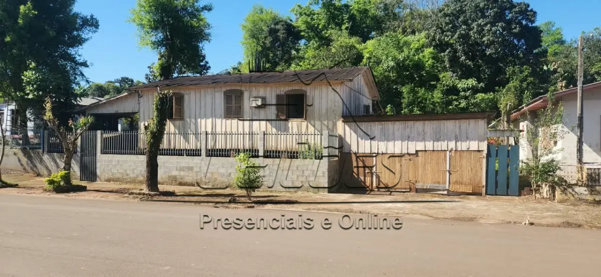 LOTE Único - Lote urbano sob nº 03 da quadra 05 com a área de 920m², com uma casa de madeira, sito na Avenida Rio Branco, 417, na cidade de Vicente Dutra/RS. Matrícula nº 3439 do RI de Vicente Dutra