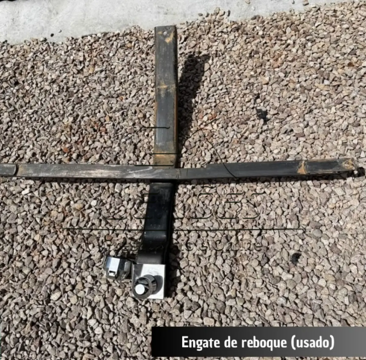 LOTE 032 - 01 engate para reboque