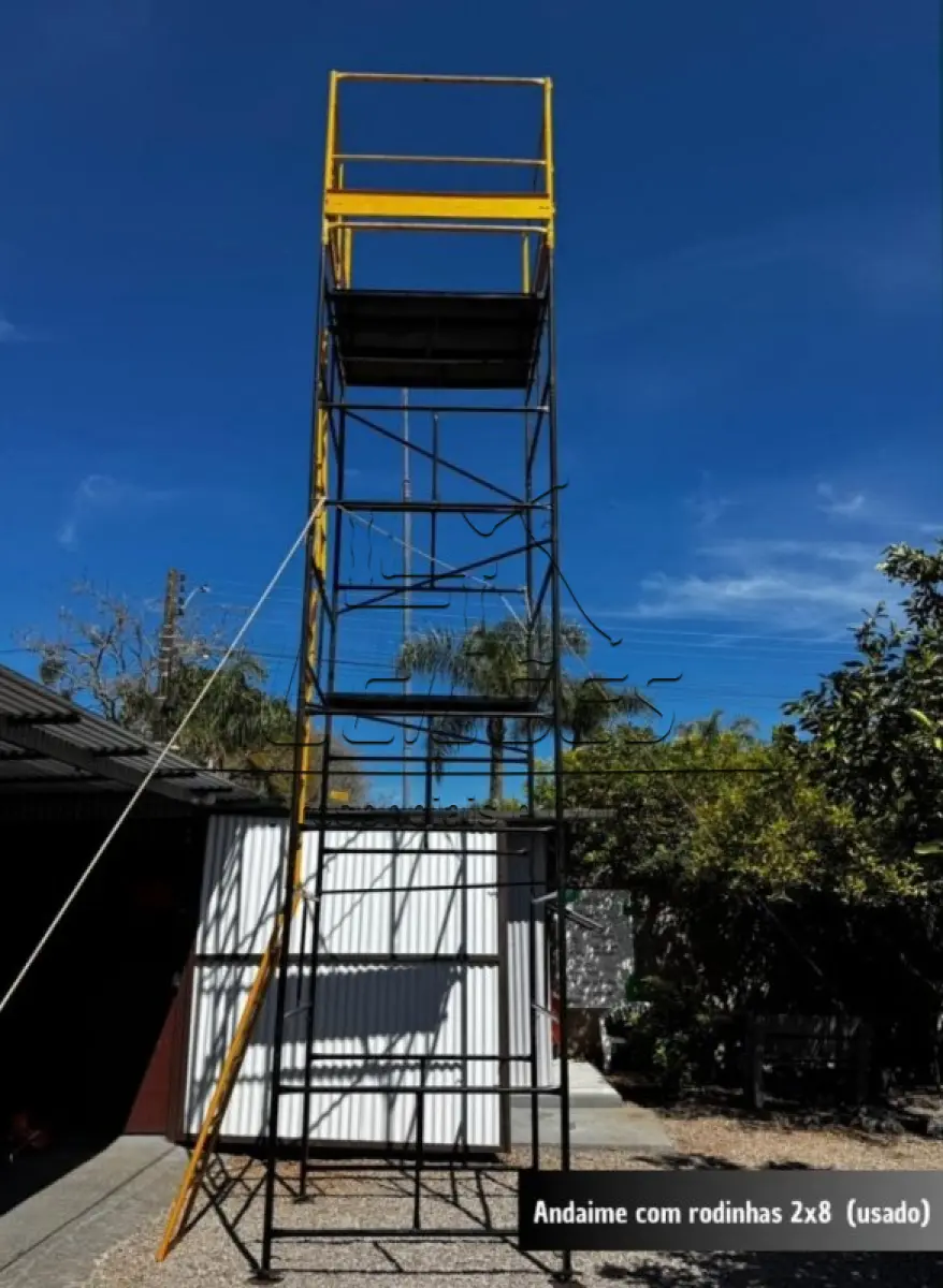 LOTE 004 - Andaime 2x8, com rodinhas
