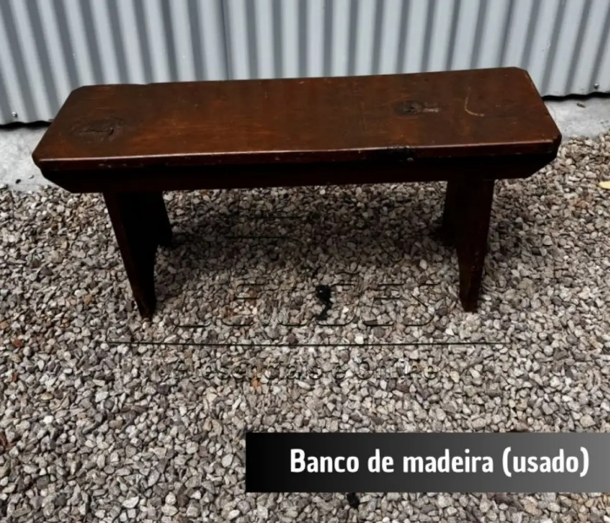 LOTE 048 - 01 banco de madeira