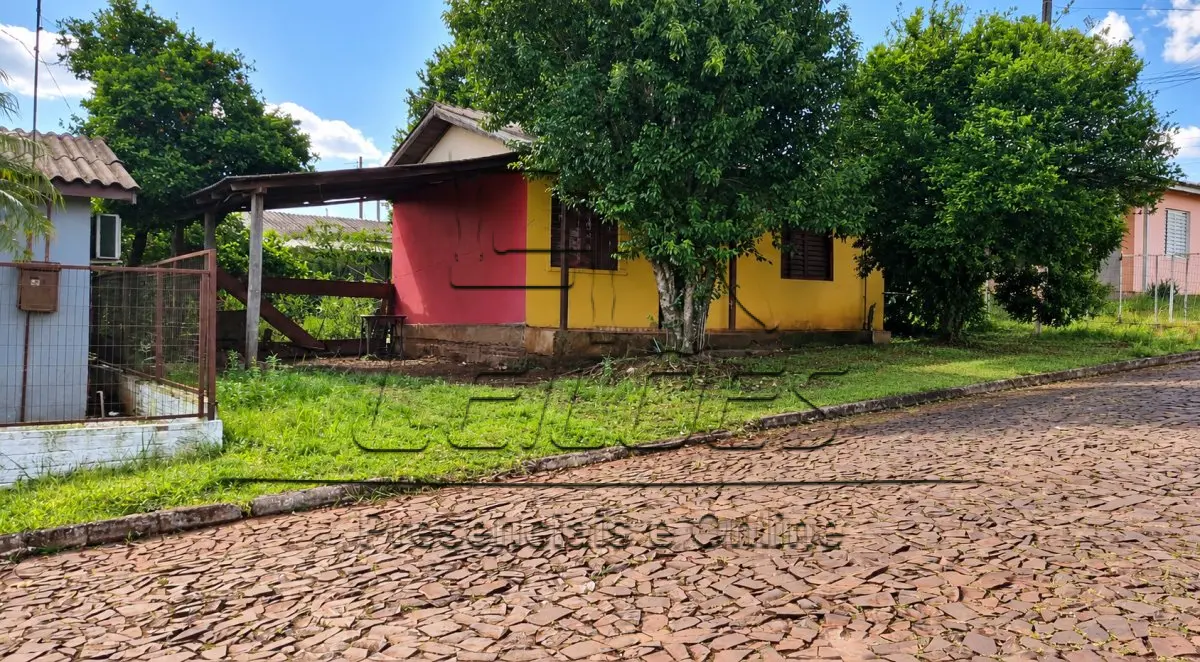 LOTE 002 - Um terreno urbano com a área de 250m², sito na Rua Relindo Muxfeldt, lote 03 da quadra 04, na cidade de Chapada/RS, objeto da matrícula nº 6.028 do livro 2-RG do Reg. de Imóveis de Carazinho.