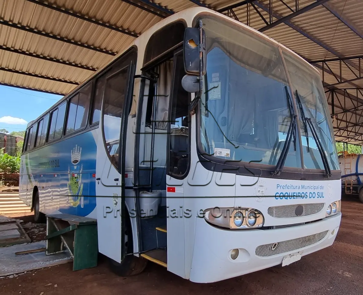 LOTE 04 - Ônibus VW Comil Campione R, ano/modelo 2000/2000, lotação 42p