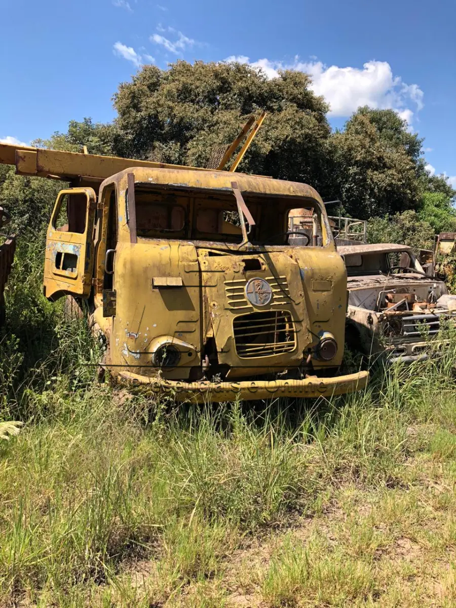 LOTE 05 - Quatro caminhões Alfa Romeu