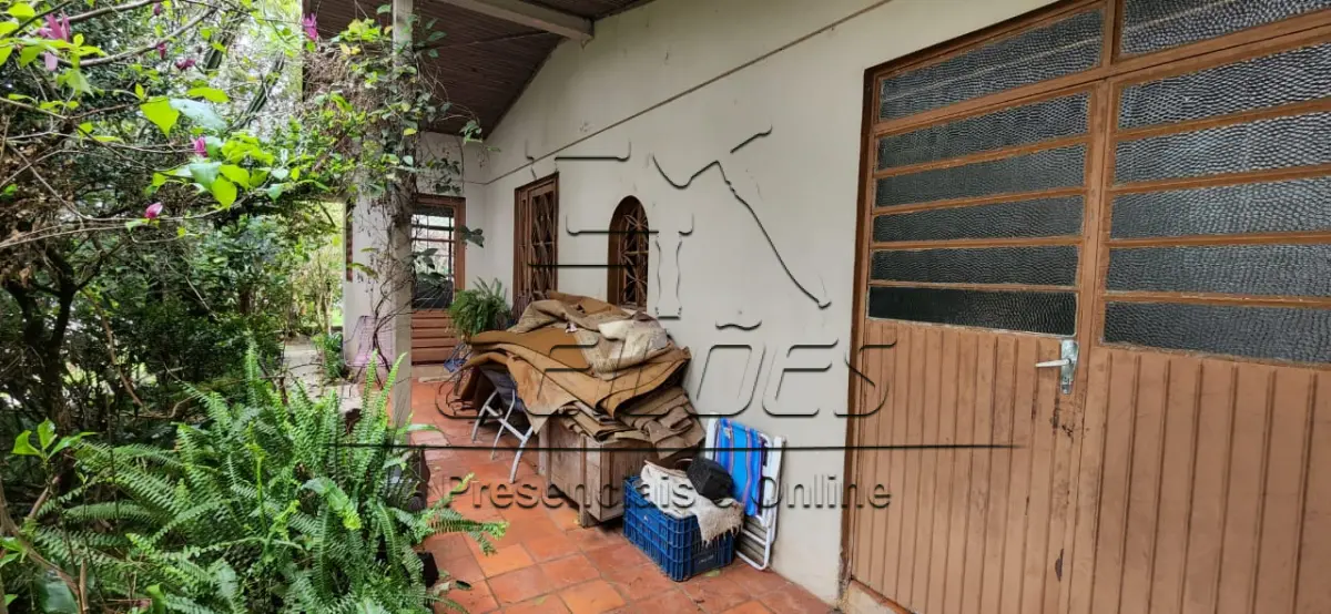 LOTE C-010 - Um terreno urbano com a área de 405,00m², com uma casa, situado no lado par da Rua São Paulo, distante 27m da esquina com a Rua Paraná, Bairro Oriental, nesta cidade de Carazinho. Imóvel objeto da matrícula nº 7.621 do livro 2-RG do Registro de Imóveis de Carazinho/RS.