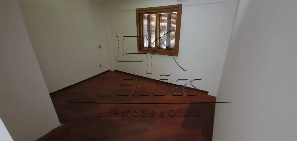 LOTE 01 - Apartamento duplex nº 604 e box  duplo nº 14 do Edifício Sevilha, Centro de Carazinho