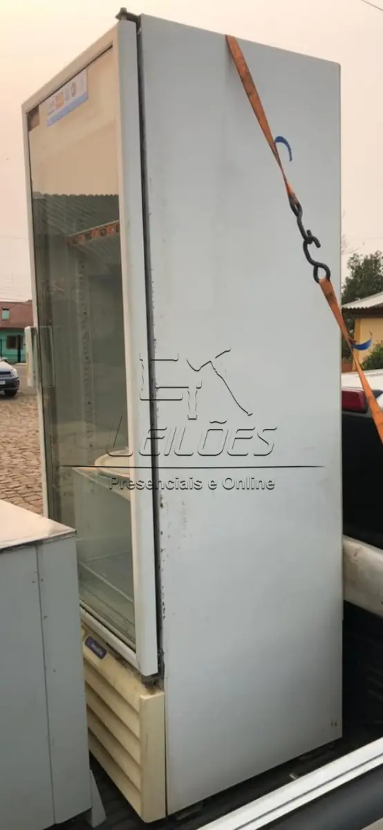 LOTE 03 - Um freezer vertical para bebidas