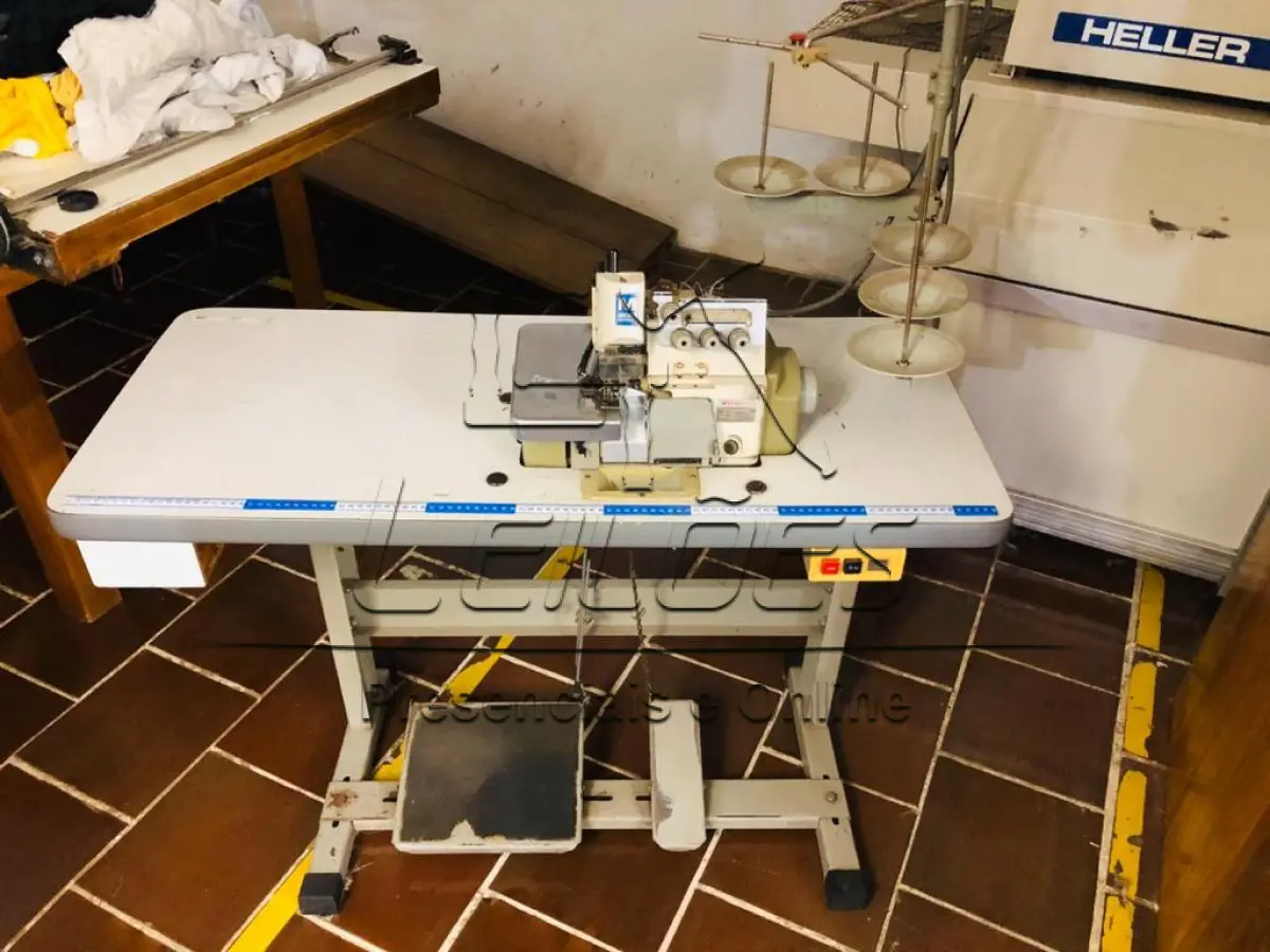 LOTE 01c - 01 máquina de overlook