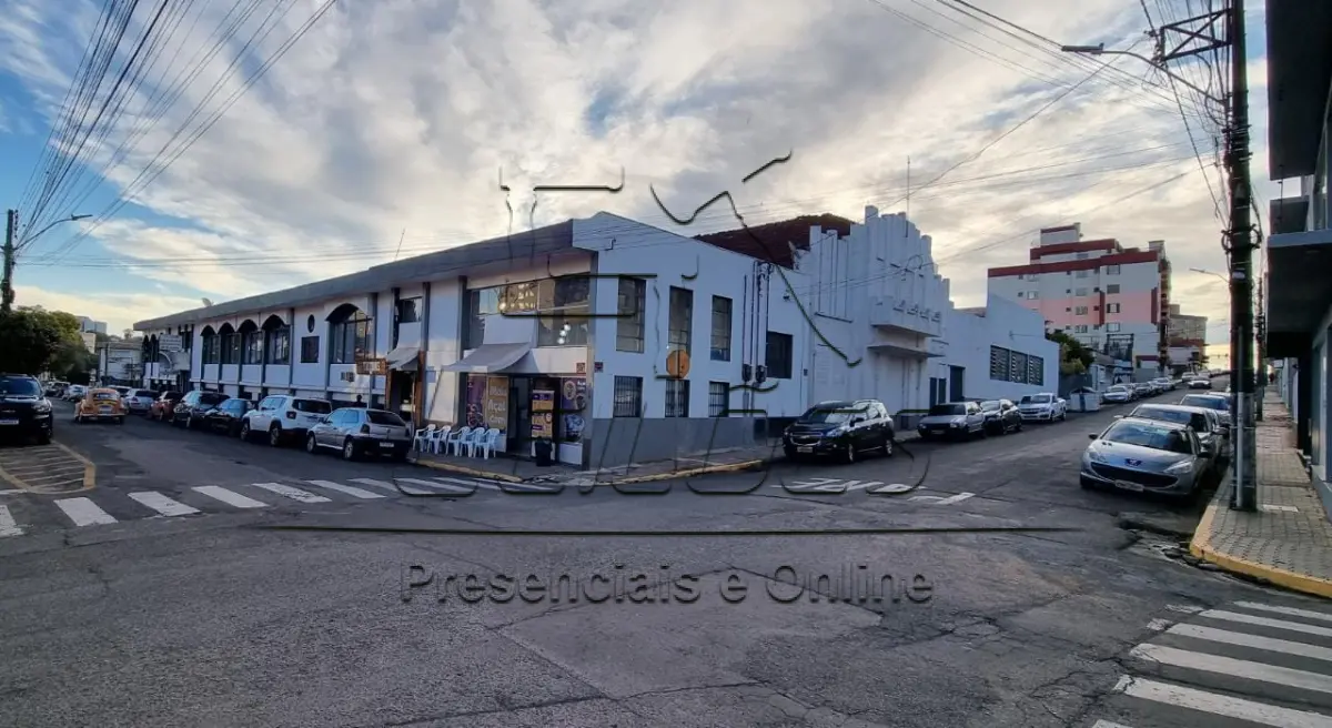 LOTE 002 - Fração ideal correspondente a 12% do imóvel situado na Rua Venâncio Aires, esquina com a Rua Barão de Antonina, nesta cidade de Carazinho (Clube Caixeiral). Terreno com a área de 2.666,91m² com um prédio em alvenaria com a área de 1.507,07m². Objeto da matrícula nº 18.104 do livro 2-RG do Ofício de Registro de Imóveis de Carazinho/RS.