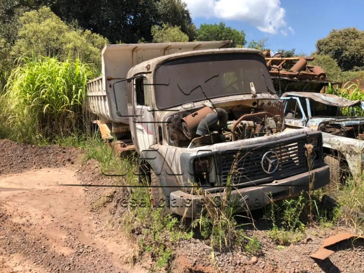 LOTE 02 - Caminhão Mercedes Benz 1519, 1981