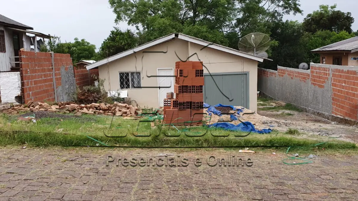 LOTE 10 - Terreno urbano de 354m² com uma casa na Sassi