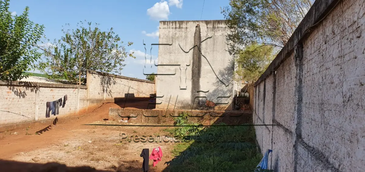 LOTE 01 - Terreno com 6 casas geminadas inacabadas