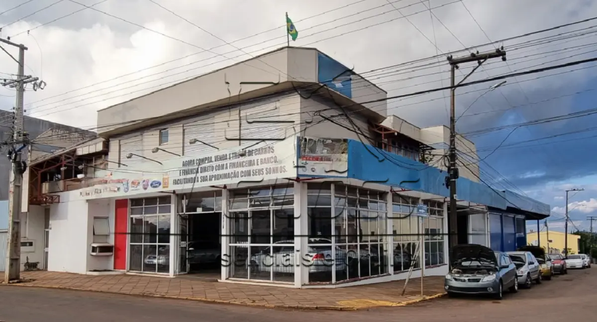LOTE c 01 - Direitos e ações sobre a fração térrea do prédio (897,66m²) e fração de terreno (1.139,34m²) situado na Avenida Flores da Cunha, 4586, Bairro Borghetti, Carazinho. Matrícula nº 16894 do livro 2-RG do Registro de Imóveis de Carazinho.