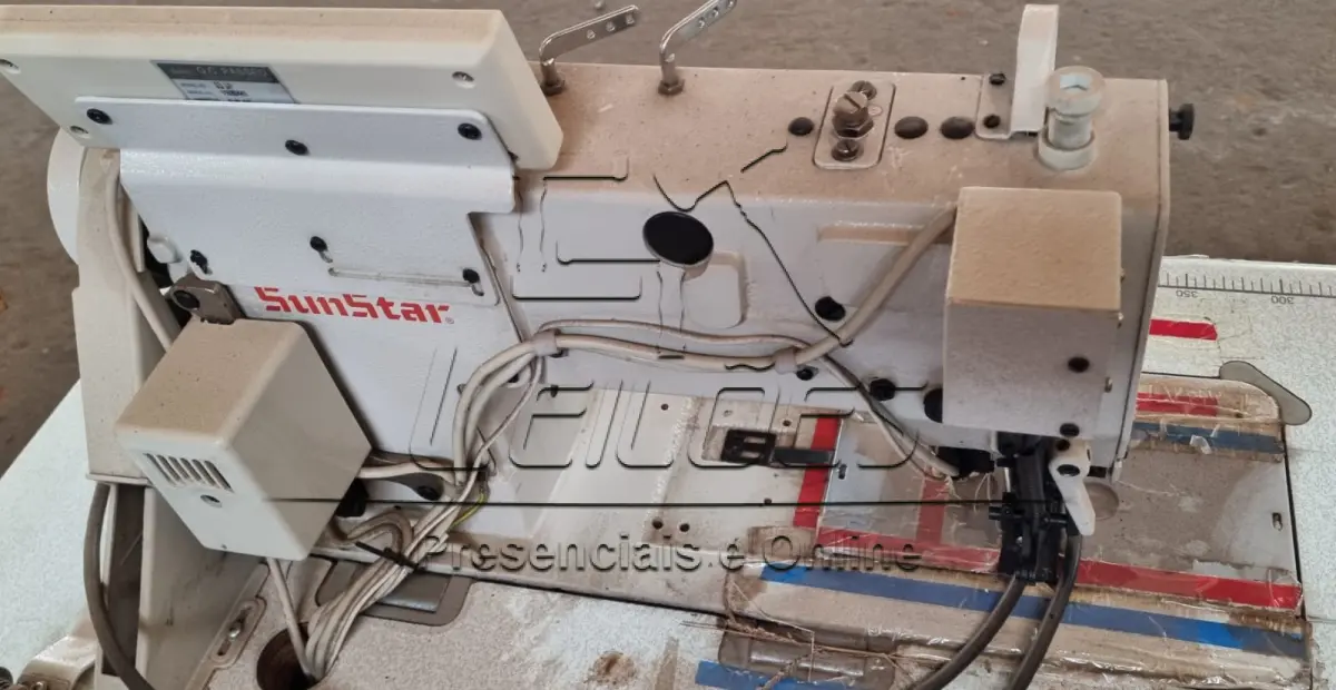 LOTE 12e - 01 máquina de costura reta duas agulhas, marca Sunstar, em bom estado de conservação