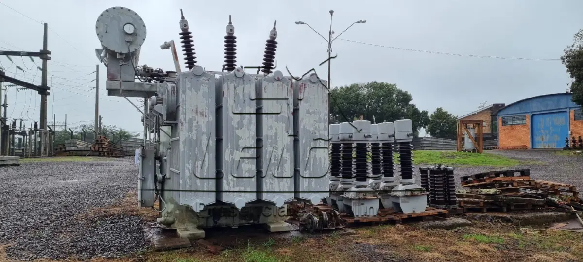 LOTE 01 - 01 Transformador Tensão 69/13.8 kv, Marca TR, Potência 10/12,5 mva, ano 1987, número 65352;  06 TC marca Siemens 69 kv; e, 06 para raio em porcelana 13,8 kv