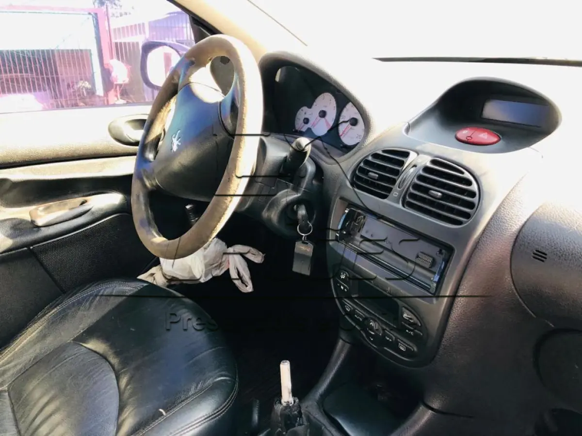 LOTE 06 - Peugeot 206 SW Feline, 2006, em péssimo estado de conservação e sem motor