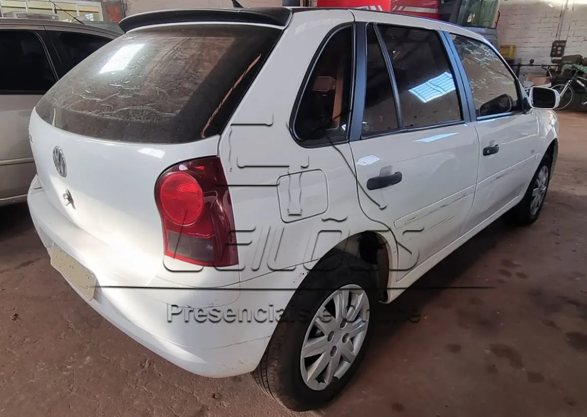 LOTE 02 - Automóvel VW GOL 1.0 GIV, ano/modelo 2013/2014, cor branca. Chassi final 051875.