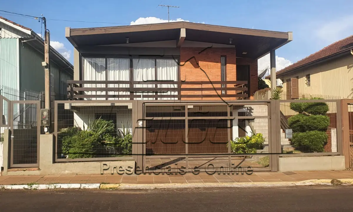 LOTE x 03 - Terreno com casa na Rua XV de Novembro, centro, Carazinho. Imóvel objeto da matrícula nº 1424.