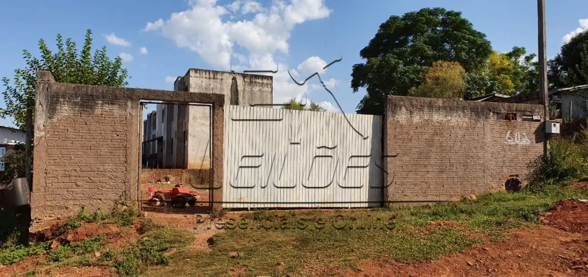 LOTE 01 - Terreno com 6 casas geminadas inacabadas