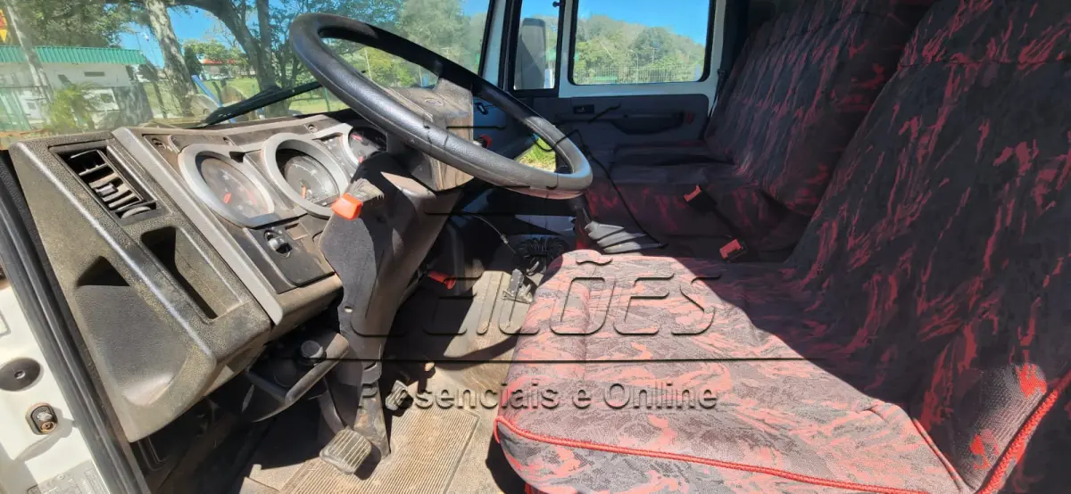 LOTE 001 - Caminhão Ford Cargo 815 E, ano/modelo 2010/2011, cor branca