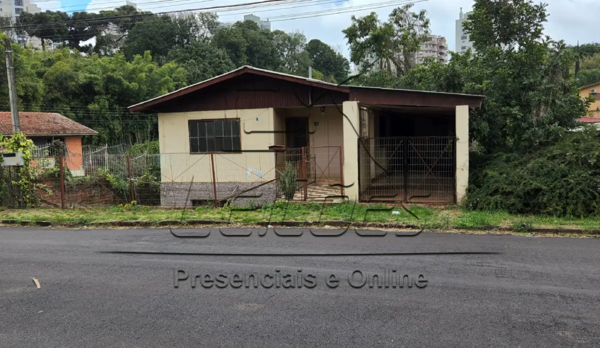 LOTE 002 - Um terreno urbano com a área de 260,00m², medindo 13m de frente por 20m de frente a fundos, situado no lado par da Rua Tiradentes, lote 24 da quadra 49 no setor 05. Imóvel objeto da matrícula nº 16.816 do livro 2-RG do Registro de Imóveis de Carazinho/RS.