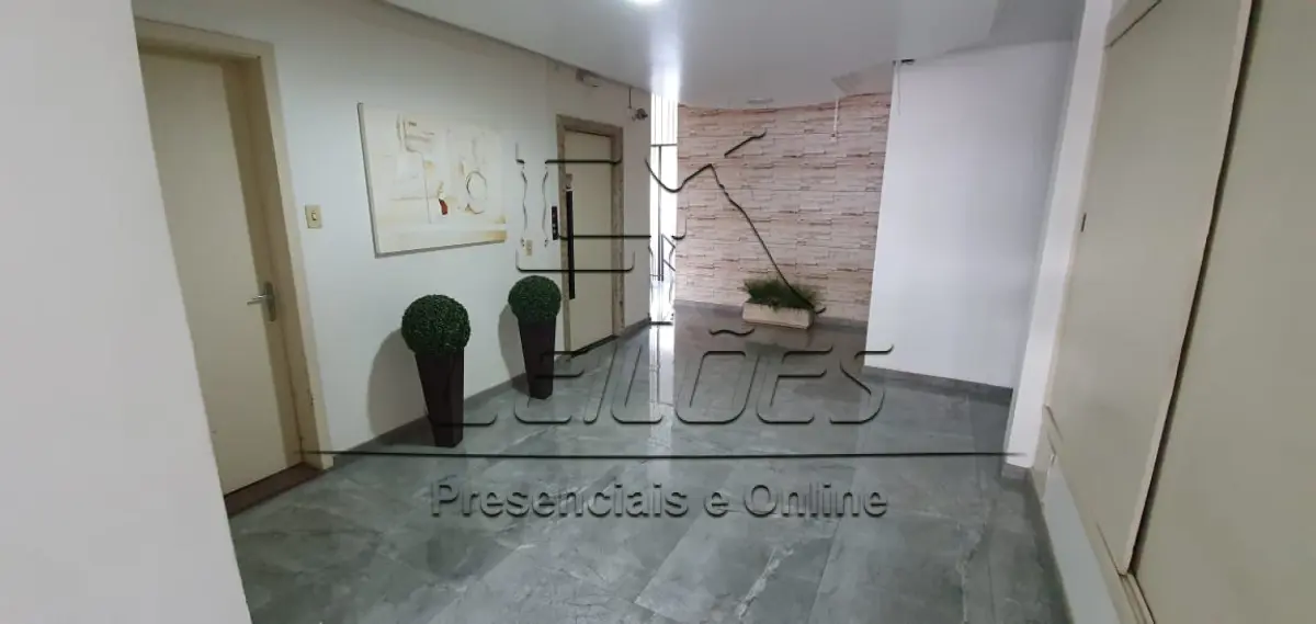 LOTE 01 - Apartamento duplex nº 604 e box  duplo nº 14 do Edifício Sevilha, Centro de Carazinho