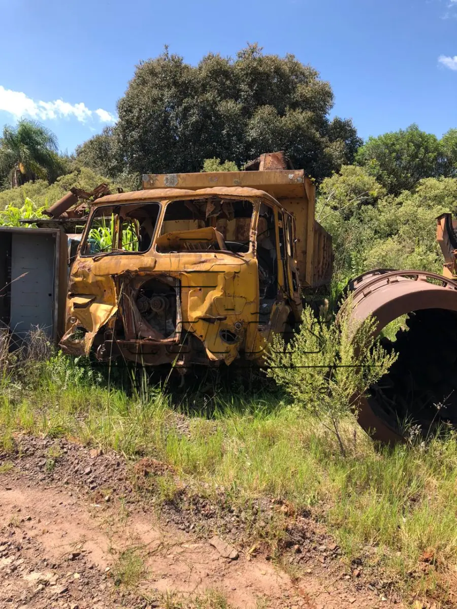 LOTE 05 - Quatro caminhões Alfa Romeu