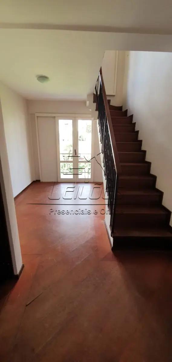 LOTE 01 - Apartamento duplex nº 604 e box  duplo nº 14 do Edifício Sevilha, Centro de Carazinho