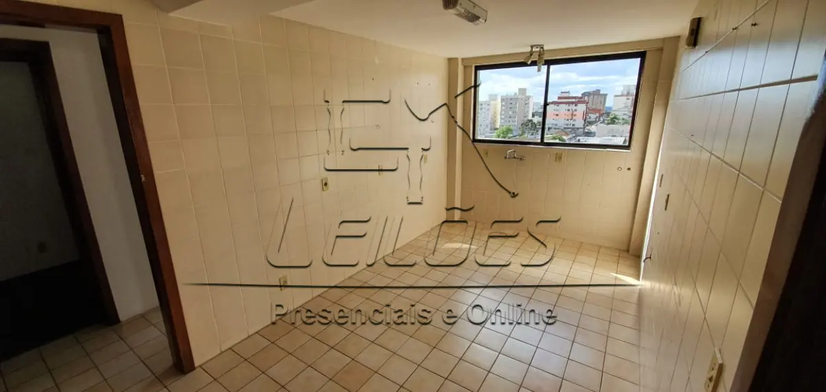 LOTE 01 - Apartamento duplex nº 604 e box  duplo nº 14 do Edifício Sevilha, Centro de Carazinho