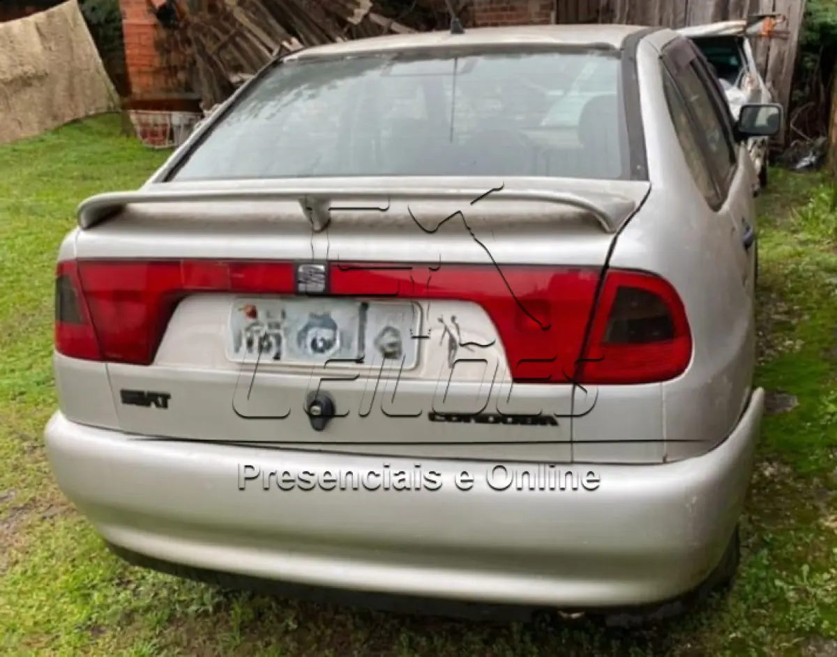 LOTE 005 - Automóvel IMP/SEAT CORDOBA SXE, ano/modelo 1999/1999, cor cinza