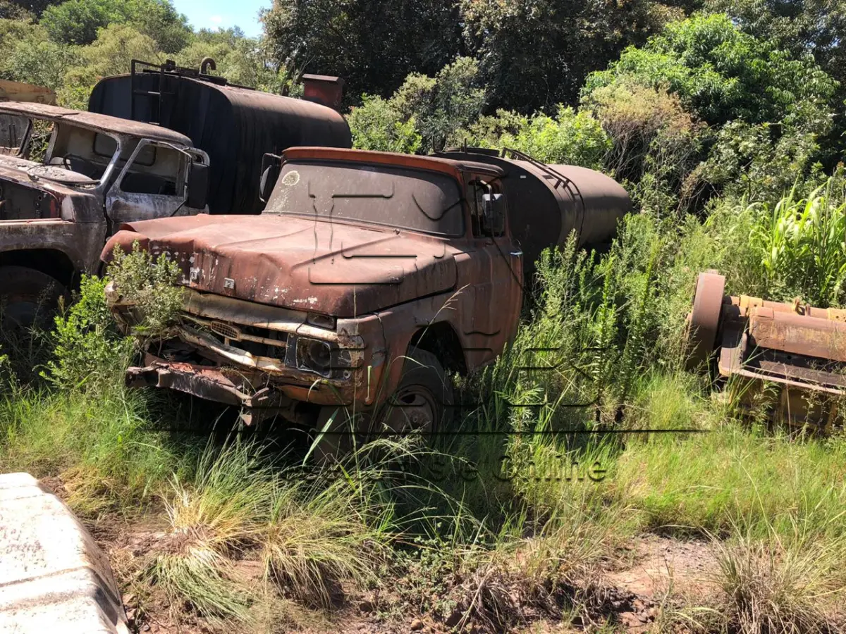 LOTE 04 - Caminhão Ford F-600
