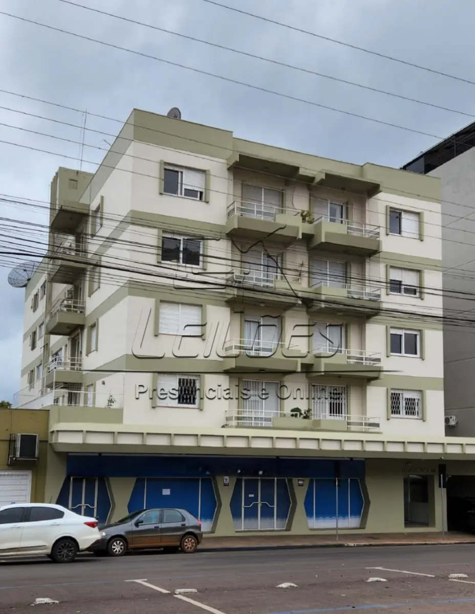 LOTE 004 - A fração ideal de 1/3 (um terço) do espaço de estacionamento nº 13, localizado no segundo subsolo do Edifício Florença, à Avenida Pátria, 105, nesta cidade de Carazinho.  Imóvel objeto da matrícula nº 17.302 do livro 2-RG do Registro de Imóveis de Carazinho/RS.