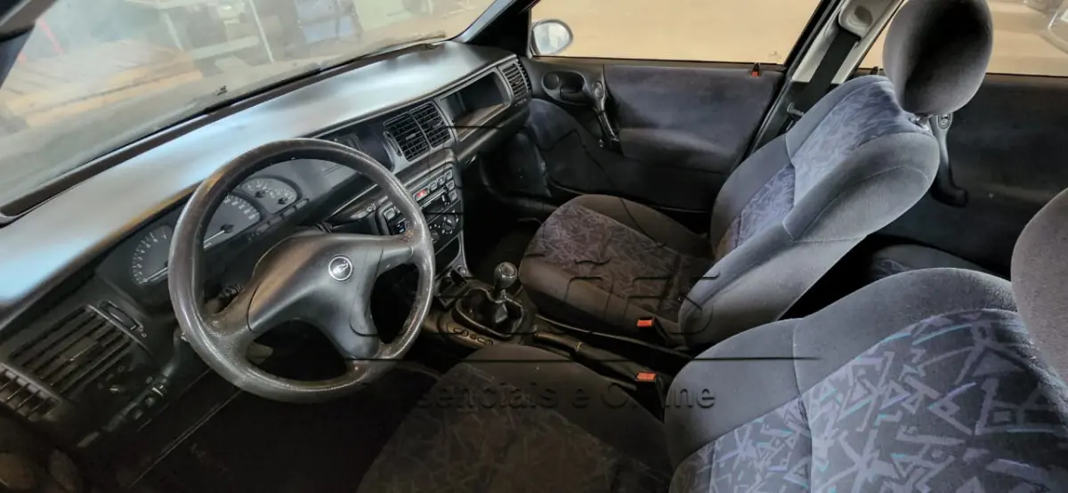 LOTE 001 - Automóvel GM/VECTRA GLS, ano/modelo 1997/1997, cor verde, à gasolina