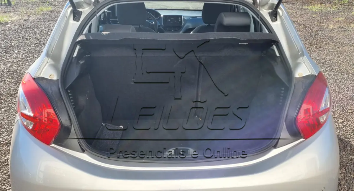 LOTE 01 - Peugeot 208 Griffe 1.6, flex, 2016, cor prata.
