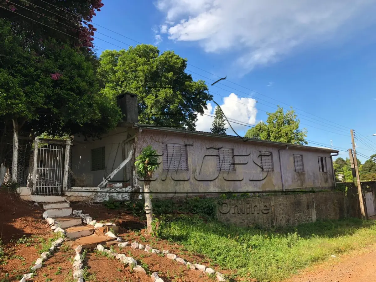 LOTE 01 - Terreno com casa no Bairro Floresta