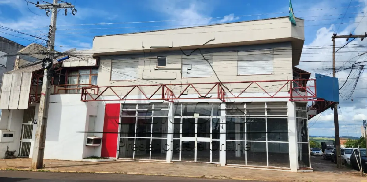 LOTE 001 - Direitos e ações sobre o terreno de 1.473,94m² e do prédio de 1.273,01m², sito na Avenida Flores da Cunha, esquina com a Rua João Neri Domingos. Imóvel objeto da matrícula nº 16.894 do Registro de Imóveis de Carazinho.